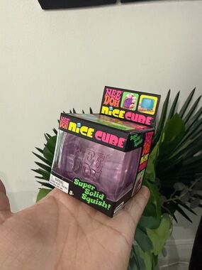 VIRAL NeeDoh Nice Cube Super Solid Squish - PURPLE